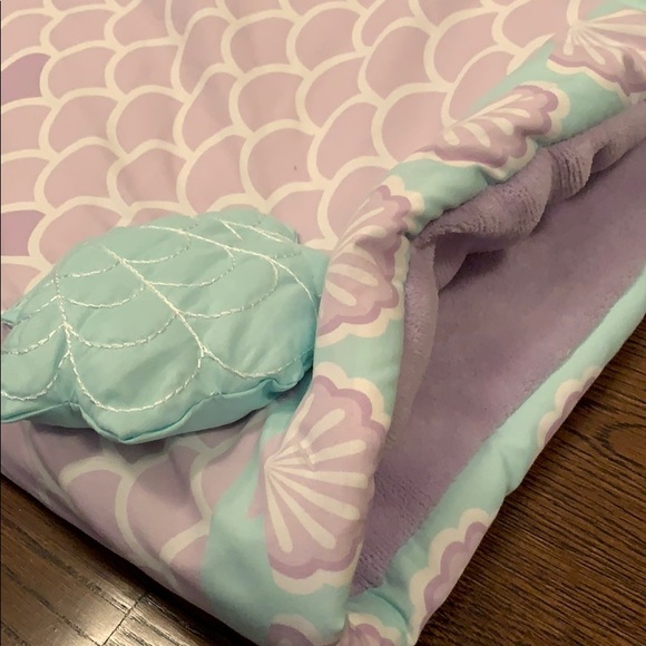 Super soft mermaid tail blanket - Picture 3 of 3